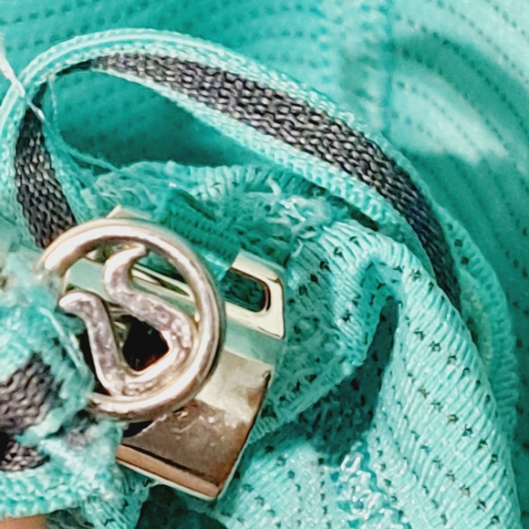 Lululemon run. Tame me tank. Mint green stripe.  Women’s Size 4. - Picture 8 of 11